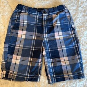 Like new, The Children’s Place Plaid Blue and Pink Chino Shorts, size 8.